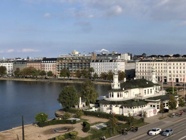 Svenske Sprogkurser afholder svensk kursus for danskere i København med udsigt til søerne og Søpavillonen